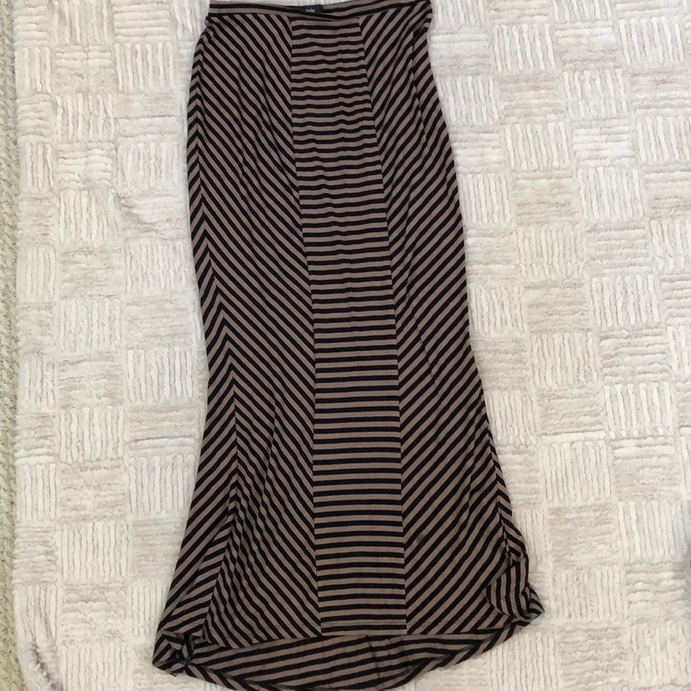 Maxi skirt black & beige stripe Small